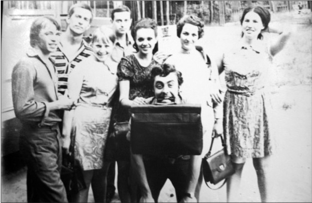 Коллектив театра в 1971 году. В первом ряду слева: Николай Дмитриев, Любовь Лубянкина. Справа первая - Татьяна Садовенко.