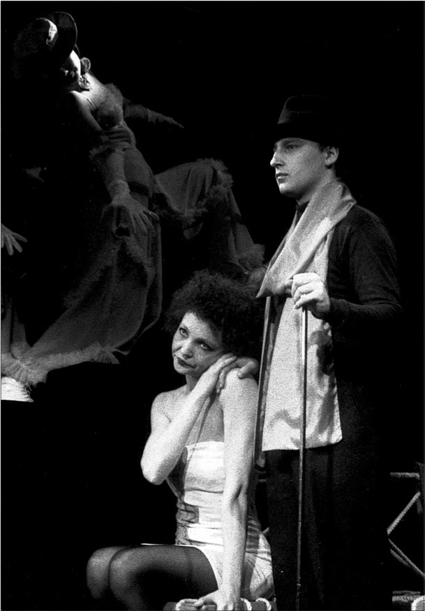 Спектакль «Piaf» многие годы был визитной карточкой нашего театра. Пиаф - Алла Семёнова, Марсель - Андрей Протасов.